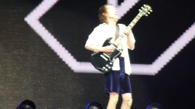 ACDC Angus guitar solo at Coachella 2015 смотреть онлайн