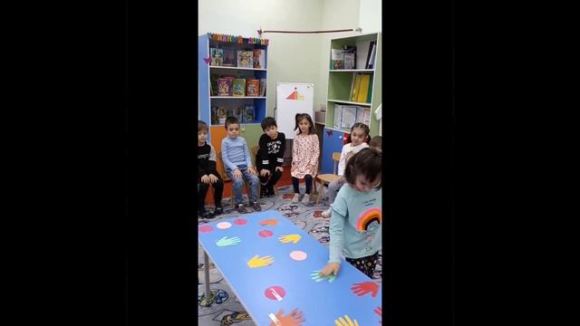 Игра на развитие мелкой моторики рук, памяти и внимания. гр.Домисольки. Воспитатель Китиева З.М. смотреть онлайн