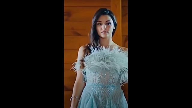 "The beautiful actress Hande Erçel spoke clearly, I can't live my life flirting. смотреть онлайн