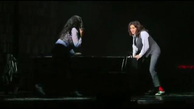 Фрагмент из мюзикла «Восемь любящих женщин» Новосибирского музыкального театра смотреть онлайн