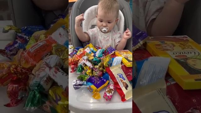 ОТКРЫВАЕМ ПЕРВЫЙ СЛАДКИЙ ПОДАРОК