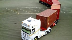 автопоезд, фура тащит за собой 4 прицепа AVI