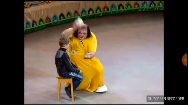Очень внимательный мальчик!!)😂 смотреть онлайн