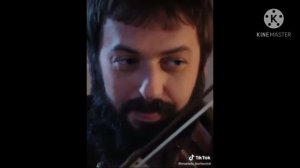 Ибрагим Паша играет на скрипке кадиллак в течение 2 минут.