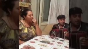 Цыгане поют дома