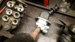 не снимается  с ручника.ATEGO. Неисправности и методы их устранения.