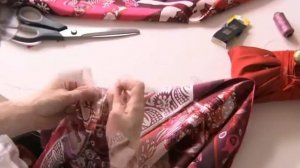 Как подшивают  шелковые  платки Hermès вручную