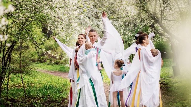 12 мая мамы студии "Я Рядом" танцуют Вальс. слайд шоу смотреть онлайн