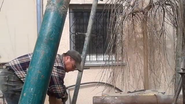 Ударно канатное бурение скважины на воду: поднятие обсадных труб(попытка) смотреть онлайн
