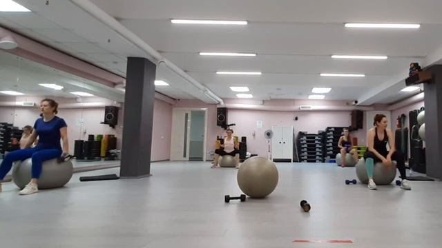 Функциональный тренинг с мячом / Body-Ball / полная раскладка смотреть онлайн