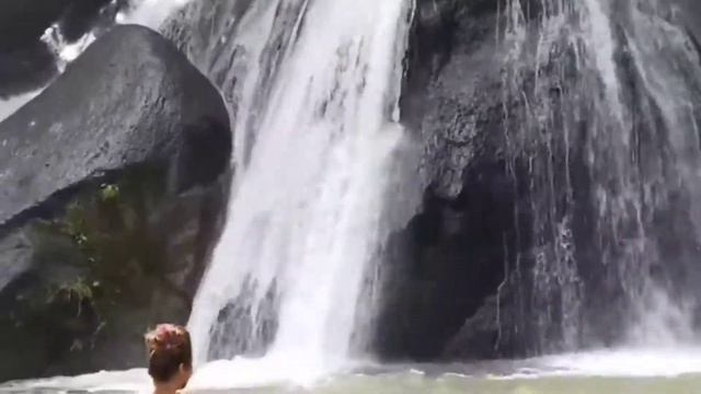 campuhan waterfall / air terjun campuhan / air terjun di bali смотреть онлайн
