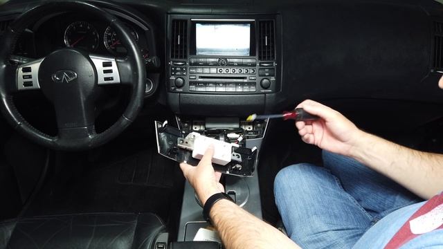 Replace 2004 FX35 Clock Bulb for $10 in about five minutes using only two tools. смотреть онлайн