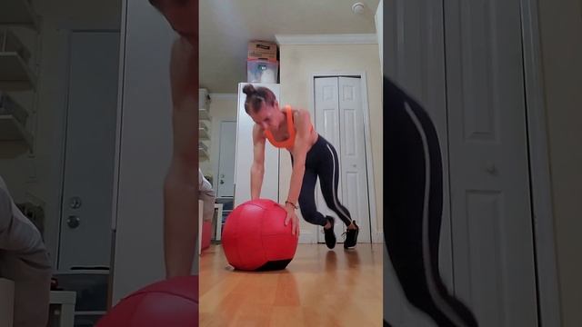 TRIPLE TABATA WITH MEDBALL : FULL BODY HIGH INTENSITY TRAINING - HIIT смотреть онлайн