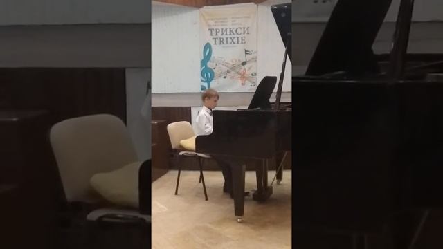 В. Кучеров, "Наперегонки", Гиллок, "Осенняя мелодия". Исполняет Артём Шишкин 9 лет. смотреть онлайн