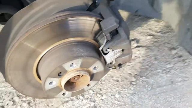 Как обмануть датчик (сенсор) замены тормозных колодок бмв 320d е90 Xdrive смотреть онлайн