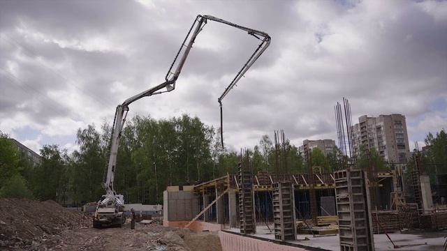 Заливаем плиту перекрытия первого этажа спортивного комплекса смотреть онлайн