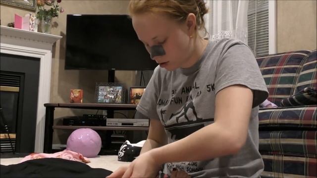 Педикюр в Домашних Условиях Своими Руками Сестра Красит Даше Ногти Getting Nails Done at Home смотреть онлайн