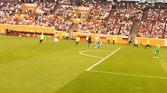 Россия Сан-Марино, болельщик выбежал на поле. смотреть онлайн