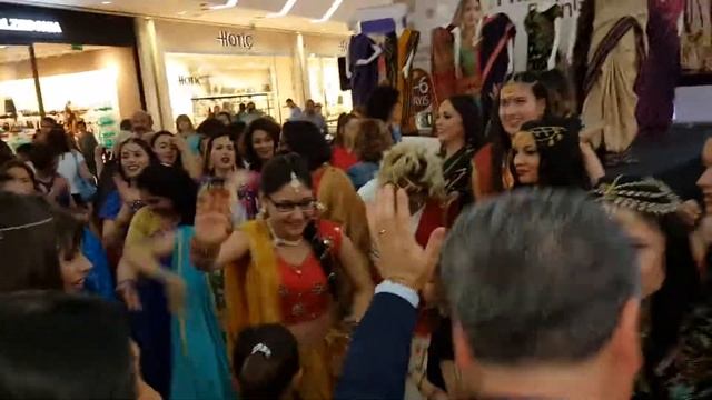 Hobi Sanat Merkezî Hint Grup eğlencesi смотреть онлайн