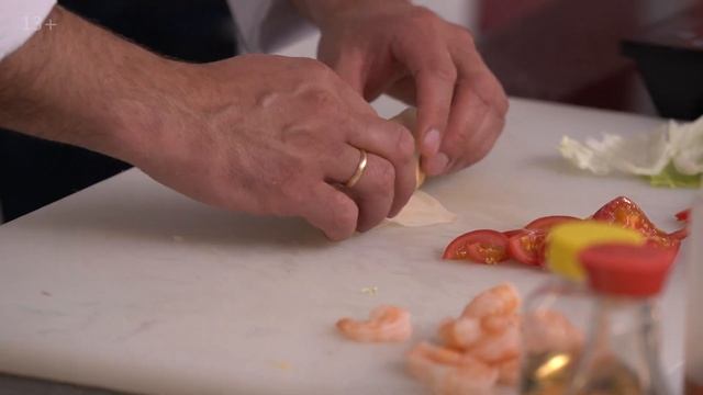 Вьетнамские СПРИНГ РОЛЛЫ с московским акцентом | Рецепт от Кирилла Голикова | Spring rolls recipe смотреть онлайн