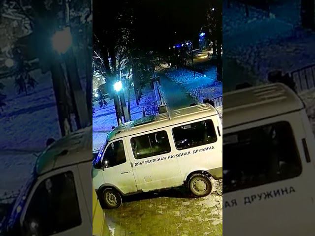 Дружинники и казаки под покровом ночи демонтируют памятники героям в Звенигороде смотреть онлайн