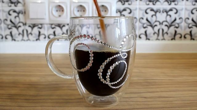 Кружка с двойным стеклом, инкрустирована стразами. смотреть онлайн