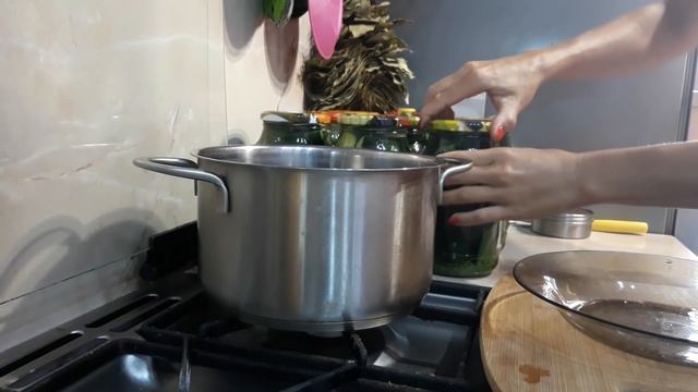 Засолка огурцов на зиму в квартире, Похрустывать такие огурцы одно удовольствие! смотреть онлайн