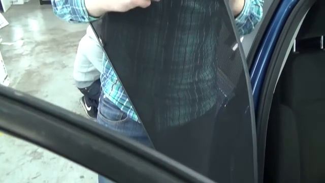 Установка экранов TROKOT на Ford Focus 2 на передние двери смотреть онлайн