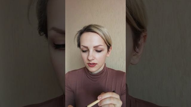 Стрелкиииии двухцветным карандашом для глаз One Colour 41730 (Бордо и Черный) смотреть онлайн