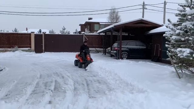 Райдер rider HUSQVARNA R 316T AWD Убирает снег отвалом смотреть онлайн