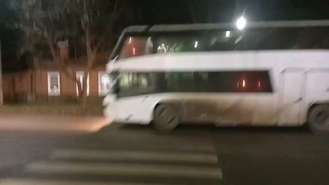 Двухэтажный автобус едет по Улице Ломакина!! в Таганроге 17 Декабря 2023 года смотреть онлайн