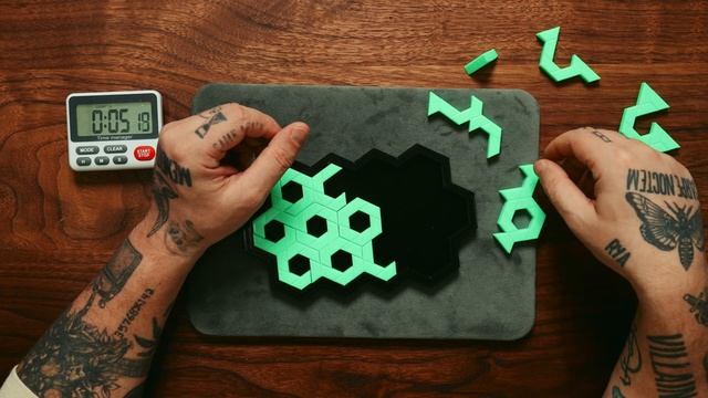 Solving an INCREDIBLE 11 Piece Jigsaw Puzzle!! смотреть онлайн