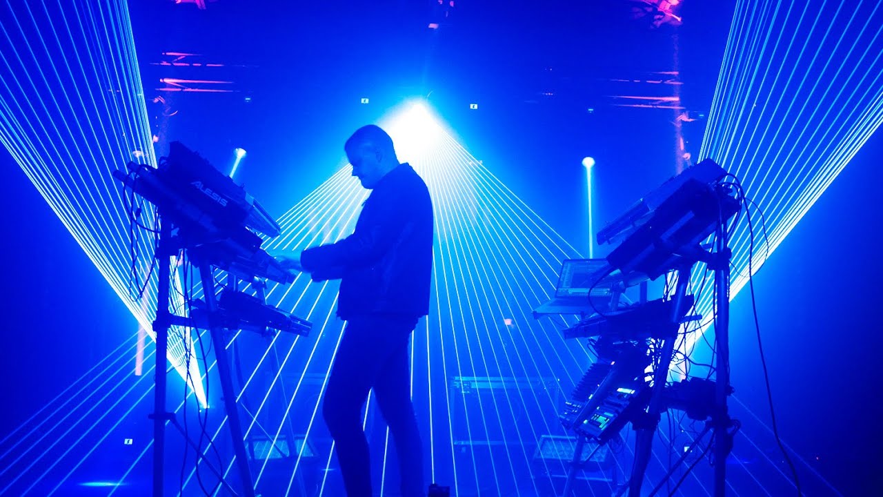 Мадис - Лунная пыль (Живое выступление с лазерной арфой)