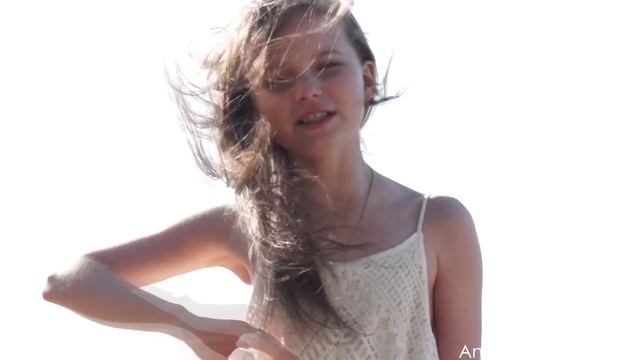 ALISA KOZHIKINA | АЛИСА КОЖИКИНА | Я ЛЕЖУ НА ПЛЯЖЕ | ФОТОСЕССИЯ смотреть онлайн