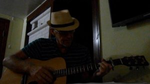 "У Алёны карие глаза."