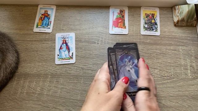 Вернётся Он в семью? Стоит ему доверять? Какие с ним перспективы? Таро на 4 Короля. смотреть онлайн