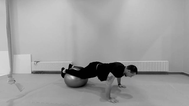 Отжимания от пола ноги на фит-боле смотреть онлайн