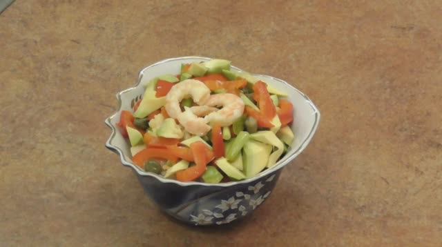 Авокадо с креветками