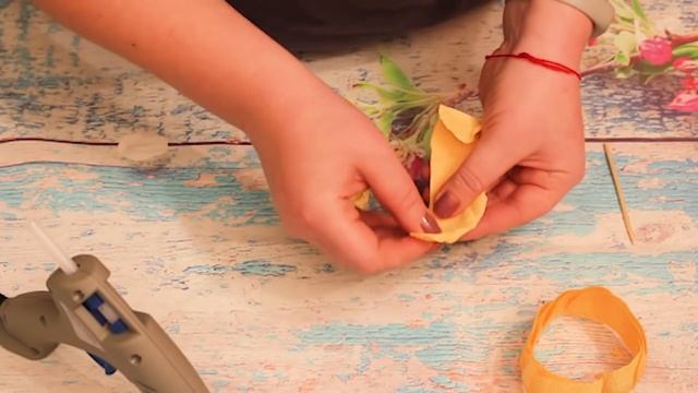 Очень простой способ сделать розу из бумаги / A very simple way to make a roses from paper смотреть онлайн