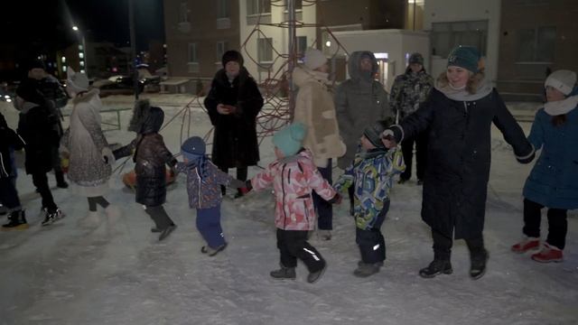 Новогодняя сказка во дворах жилых комплексов с Дедом Морозом и северными оленями! смотреть онлайн