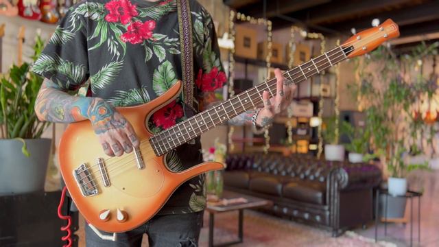 Danelectro Longhorn Bass Copper Burst 2020'S Korea смотреть онлайн