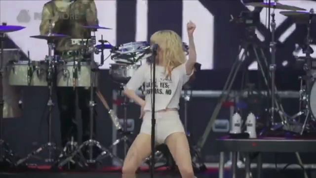Paramore - Caught In The Middle (Live At Bonnaroo Music Festival)