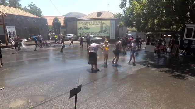 Армения. Мы в Шоке! Русские впервые попали на Вардавар! В Ереване и Гарни! смотреть онлайн