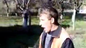 Железодорожник Вася - бьет бутылку об голову