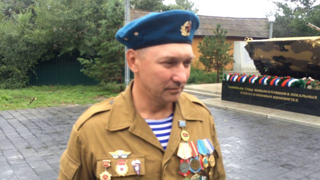 День ВДВ 2016 празднуют в Туве. Опрос десантников республики о национализме смотреть онлайн