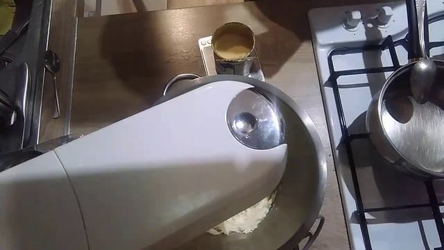 Бісквітний рулет з шоколадним масляним кремом. смотреть онлайн