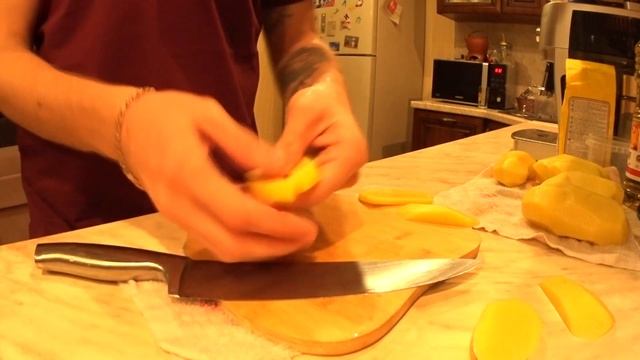 ХРУСТЯЩИЕ КУРИНЫЕ НОЖКИ С КАРТОШКОЙ ФРИ смотреть онлайн