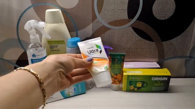 Пустые баночки  за август 2017г.Весь уход в помойку.