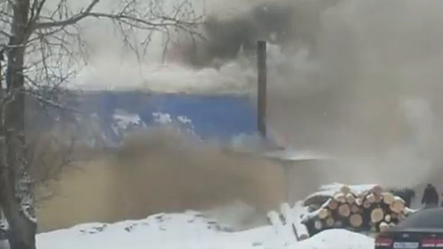 Пожар в ТЦ У Михаила п.Поназырево ч1.avi смотреть онлайн