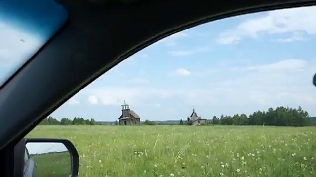 На Спортейдже через луг .MP4 смотреть онлайн